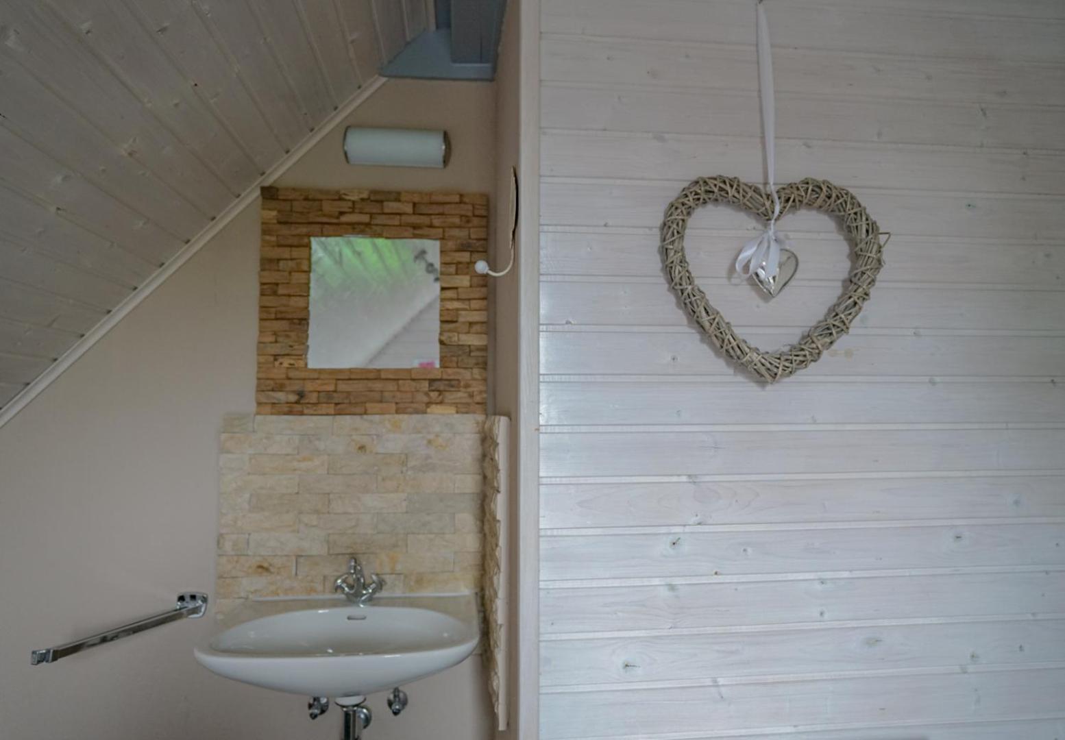 Ferienhaus "Gestiefelter Kater" Am See Im Bergland Kirchheim  Exteriér fotografie